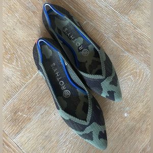 Rothy’s Pointed Toe Green Camo Flats!